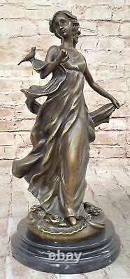 De Collection Style Art Nouveau Bronze Statue Élégant Femme Tenant Oiseau Mantle