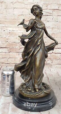 De Collection Style Art Nouveau Bronze Statue Élégant Femme Tenant Oiseau Mantle