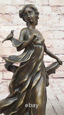 De Collection Style Art Nouveau Bronze Statue Élégant Femme Tenant Oiseau Mantle