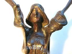 Double Bougeoir bronze, Art Nouveau Jugendstil, Femme tenant 2 bras de lumière