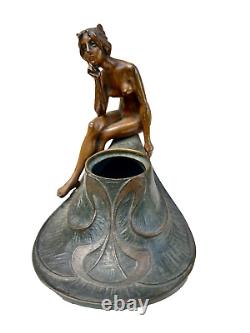 Encrier en bronze, femme nue ART NOUVEAU signé, Dlg de Gustav Gurschner