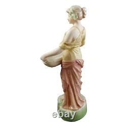 Figurine En Porcelaine Royal Dux Art Nouveau Femme Jeune Panier En Papyrus 2077