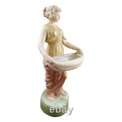 Figurine En Porcelaine Royal Dux Art Nouveau Femme Jeune Panier En Papyrus 2077