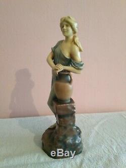 Figurine Statuette Céramique femme porteuse d'eau Art Nouveau