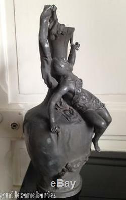 Grand Vase Aiguiére en Etain Art nouveau femme signé A. BARYE 35cm