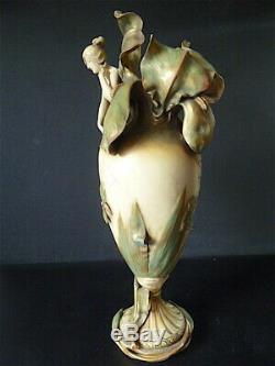 Grand Vase Faïence Art Nouveau 1900 Iris Femme Insectes Signé AMPHORA Austria