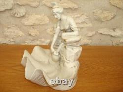 Grand vide-poche ancien, faience blanche Femme à la coquille D 23 x 23 x 18 cm