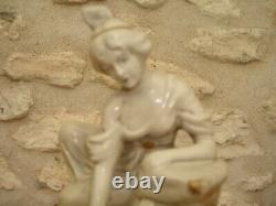 Grand vide-poche ancien, faience blanche Femme à la coquille D 23 x 23 x 18 cm