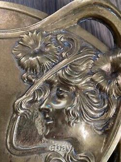 Grande Coupe Art Nouveau En Bronze 1907 Decor De Tetes De Femmes Et Fleurs