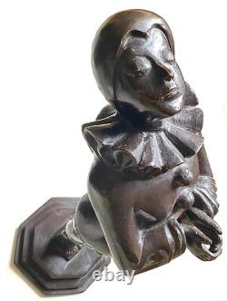 Important Pierrot Art Nouveau, statue en bronze de femme curiosa nu