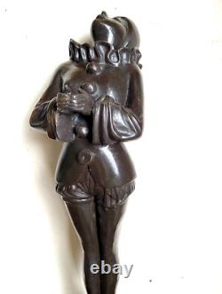 Important Pierrot Art Nouveau, statue en bronze de femme curiosa nu