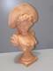 -joli Buste En Terre Cuite Jeune Femme Art Nouveau Avec Un Chapeau Non Signé D