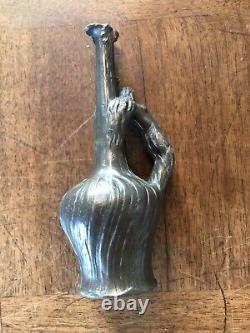 JOLI PETIT SOLIFLORE EN ÉTAIN, ANSE FEMME NUE, ART NOUVEAU signé C de FRANOZ