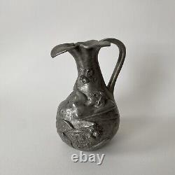 J. GARNIER. Vase Pichet en étain à la Femme nue et aux Fleurs Art Nouveau 1900