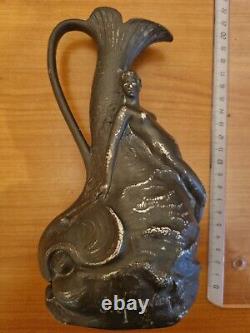 J. GARNIER. Vase Pichet en étain à la Femme nue et aux Fleurs Art Nouveau 1900