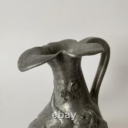 J. GARNIER. Vase Pichet en étain à la Femme nue et aux Fleurs Art Nouveau 1900