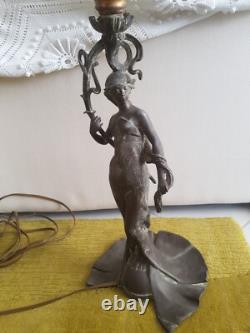 LAMPE A PETROLE ART NOUVEAU REGULE FEMME IRIS ErnestFERRAND TB RESERVOIR EMAILLE