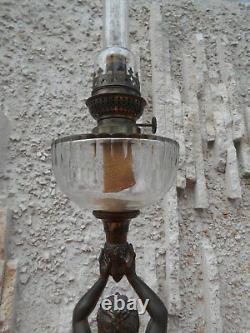 Lampe A Petrole Au Decor De Femme Epoque Art Nouveau En Regule