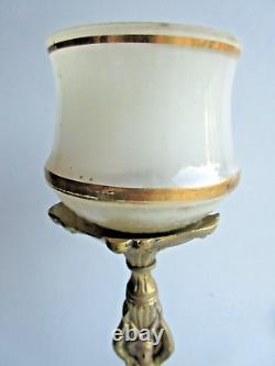 Lampe Art Nouveau, bronze doré, Femme tenant sur sa tête une lampe