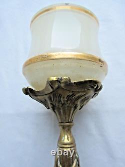 Lampe Art Nouveau, bronze doré, Femme tenant sur sa tête une lampe