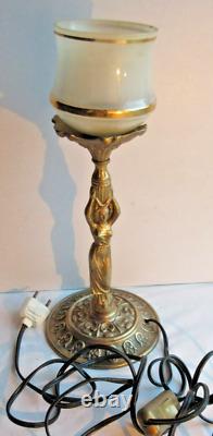 Lampe Art Nouveau, bronze doré, Femme tenant sur sa tête une lampe