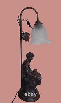 Lampe Avec Abat-jour De Style Art Nouveau Femme La Liseuse