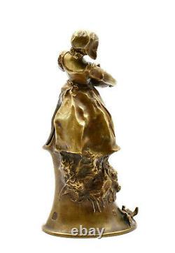 Louchet Paris vase bronze sculpture femme mangeoire oiseaux art nouveau