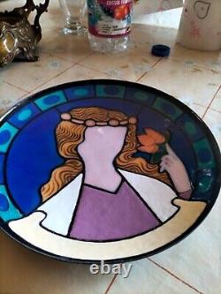 Magnifique plat en émaux sur cuivre, jeune femme stylisé art déco /art nouveau