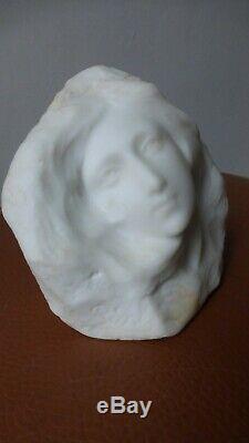 Marbre Carrare Léon BINET Circa 1920 Jeune femme. Art Nouveau Carrara marble