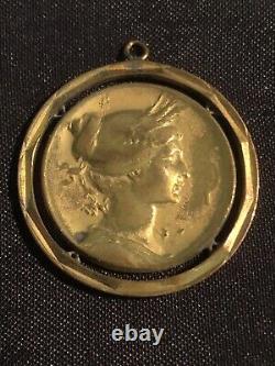 Medaille pendentif femme art nouveau