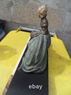 Old Statue art nouveau Femme élégante au levrier chryselephantine signé Miandres
