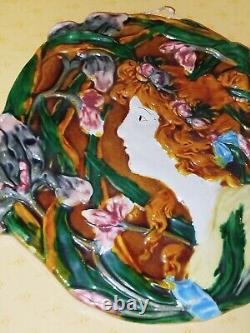 Paire Assiettes/Applique Murale Barbotine Majolique Décor Femme Art Nouveau