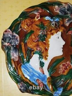 Paire Assiettes/Applique Murale Barbotine Majolique Décor Femme Art Nouveau
