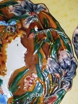 Paire Assiettes/Applique Murale Barbotine Majolique Décor Femme Art Nouveau