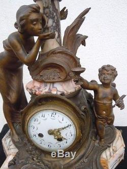 Pendule sculpture femme angelot putti cherubin d'époque Art Nouveau vers 1920