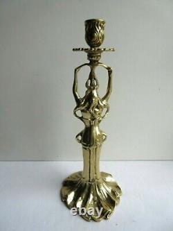 Pied de lampe Art Nouveau, bronze doré, Femme tenant sur sa tête un bougeoir
