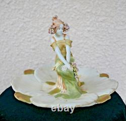 Rare porcelaine ROYAL DUX VIENNA femme nénuphar art nouveau