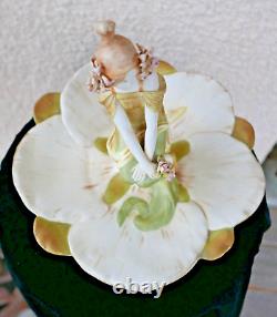 Rare porcelaine ROYAL DUX VIENNA femme nénuphar art nouveau