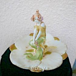 Rare porcelaine ROYAL DUX VIENNA femme nénuphar art nouveau