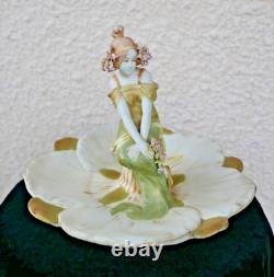 Rare porcelaine ROYAL DUX VIENNA femme nénuphar art nouveau