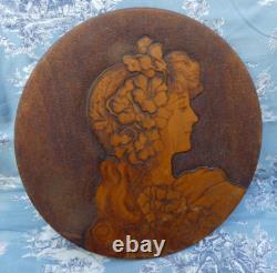 Sculpture Bois bas Relief Art Nouveau Femme aux fleurs 39,5cm signé A Valois