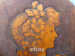 Sculpture Bois bas Relief Art Nouveau Femme aux fleurs 39,5cm signé A Valois