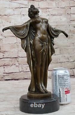 Sculpture Figurine En Bronze Signée De Femme Nue Éveillée Art Nouveau À Vendre