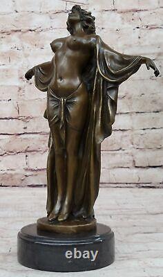 Sculpture Figurine En Bronze Signée De Femme Nue Éveillée Art Nouveau À Vendre