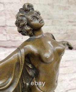 Sculpture Figurine En Bronze Signée De Femme Nue Éveillée Art Nouveau À Vendre