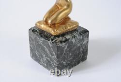 Sculpture en bronze Art Nouveau signée Paul Ponsard. Femme nue sur un coussin