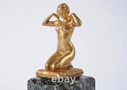 Sculpture en bronze Art Nouveau signée Paul Ponsard. Femme sur un coussin