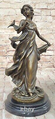 Statue En Bronze Art Nouveau De Femme Élégante Tenant Un Oiseau Pour La Cheminée