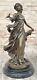 Statue En Bronze Art Nouveau De Femme Élégante Tenant Un Oiseau Pour La Cheminée