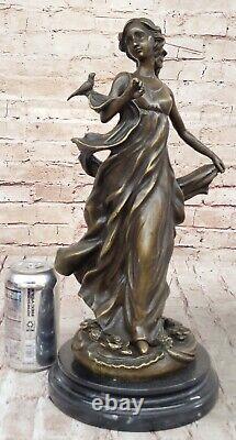 Statue En Bronze Art Nouveau De Femme Élégante Tenant Un Oiseau Pour La Cheminée